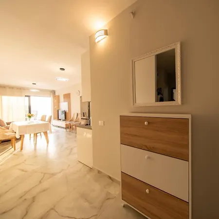 Blue Wave 2br Apartment- Triple Swimming Pool Sarandë