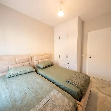 Blue Wave 2br Apartment- Triple Swimming Pool
