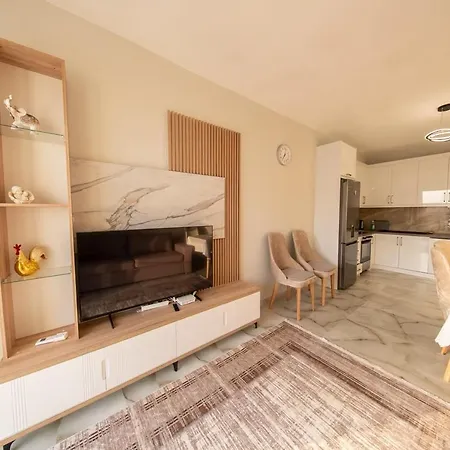 Blue Wave 2br Apartment- Triple Swimming Pool